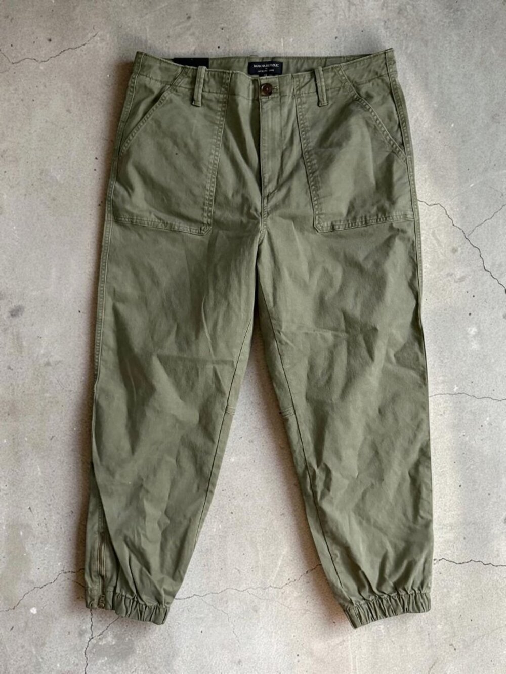 BANANA REPUBLIC Authentic Green Olive Chino Jogger Pants Size 14 NEW NWT